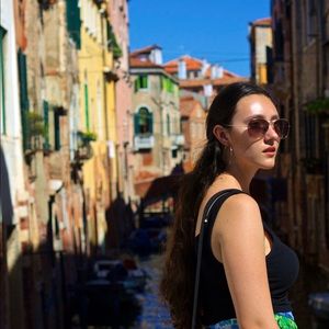 Meet your Posher, Chloe